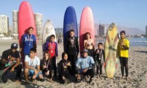 Missionário brasileiro usa surf para evangelizar no Chile