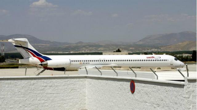 Avião com 116 pessoas a bordo cai na África