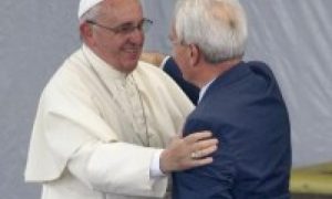 Papa Francisco encontra-se com pastor e pede perdão por perseguição de católicos a evangélicos