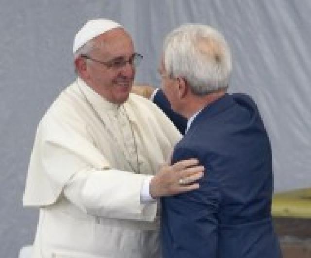 Papa Francisco encontra-se com pastor e pede perdão por perseguição de católicos a evangélicos