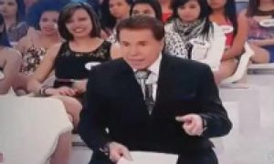 Silvio Santos recebe carta do Bispo Edir Macedo e a lê ao vivo em seu programa; Assista ao vídeo