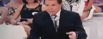 Silvio Santos recebe carta do Bispo Edir Macedo e a lê ao vivo em seu programa; Assista ao vídeo