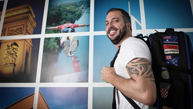 Viajante profissional é pago para explorar novos lugares e culturas