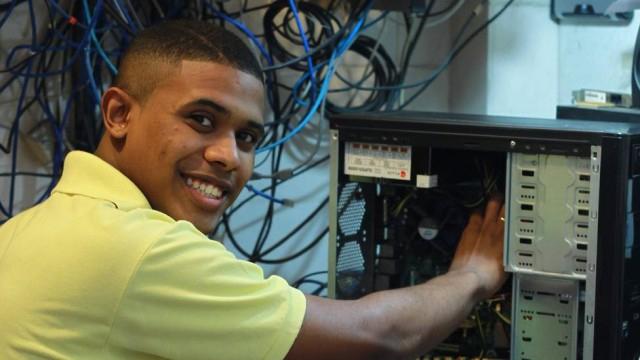 Conheça cursos para aprender a consertar computadores; salários de técnicos chegam a R$ 4 mil