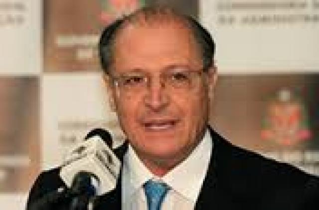 Alckmin: corpo de Eduardo Campos deve ser liberado até sabado