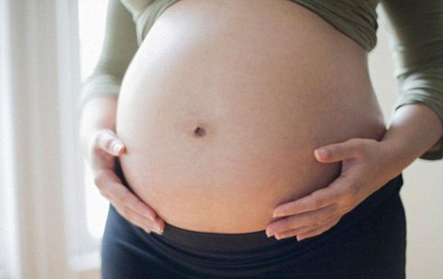 Médicos removem esqueleto de bebê de dentro de mãe após gravidez de 38 anos