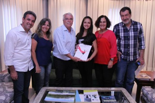 Bailarina de Duque de Caxias ganha bolsa de estudos na Alemanha