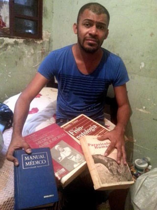 m livros achados no lixo, morador do DF aprende a ler e se torna médico
