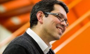 Criança deve evitar eletrônicos até 12 anos de idade, afirma educador Criança deve evitar eletrônicos até 12 anos de idade, afirma educador