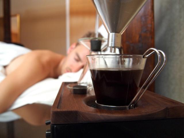 Designer cria despertador que te acorda e faz o café