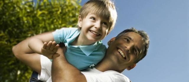 Pesquisa revela que os homens também gostariam de trabalhar menos para ficar com os filhos