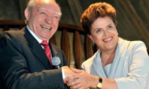 Bispo Manoel Ferreira anuncia apoio a Dilma e diz e critica Marina