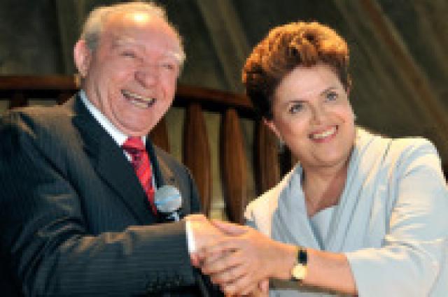 Bispo Manoel Ferreira anuncia apoio a Dilma e diz e critica Marina