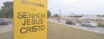 Placa que consagra cidade a Jesus é considerada ilegal pela Justiça, que ordena retirada