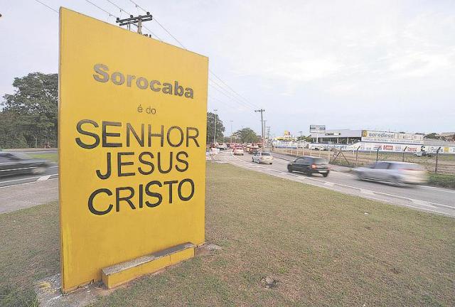 Placa que consagra cidade a Jesus é considerada ilegal pela Justiça, que ordena retirada