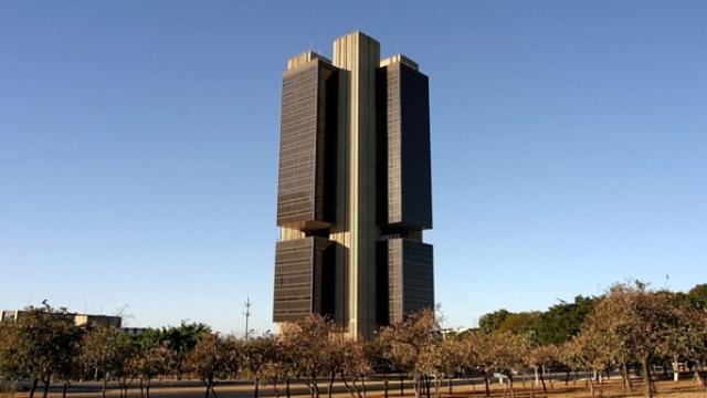 Saídas de dólares do país superam entradas em US$ 2 bi neste mês até dia 10
