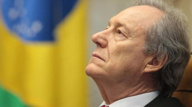 Lewandowski diz que juízes são homens comuns