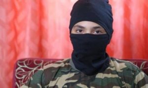 Soldado jihadista de 13 anos promete que o ocidente será destruído Soldado jihadista de 13 anos promete que o ocidente será destruído