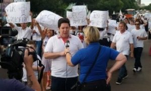 Pastor lidera marcha de 200 contra 50 Tons de Cinza em defesa da sexualidade saudável