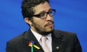 Jean Wyllys retoma agenda da morte com projeto que legaliza o aborto