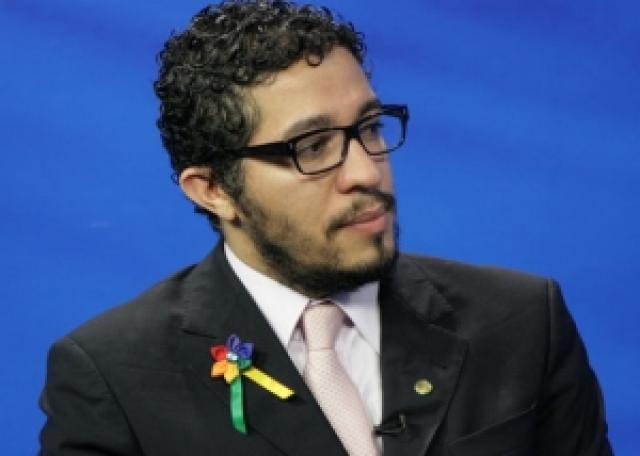 Jean Wyllys retoma agenda da morte com projeto que legaliza o aborto