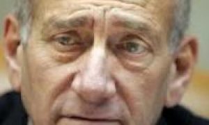 Ehud Olmert, ex-ministro de Israel foi considerado culpado no tribunal em Israel Ehud Olmert, ex-ministro de Israel foi considerado culpado no tribunal em Israel