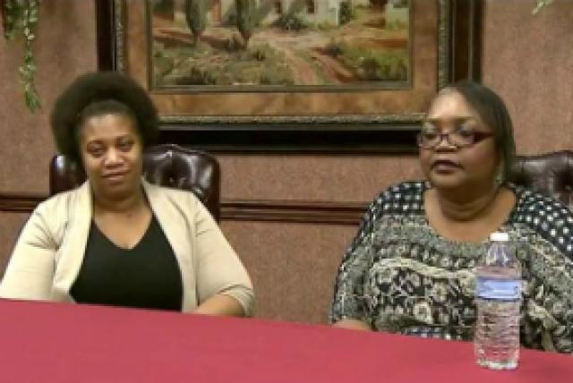 Mulher descobre que mãe biológica é colega de trabalho