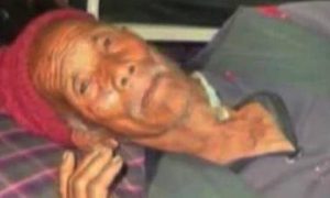 Nepalês com mais de 100 anos é resgatado vivo uma semana depois do terremoto Nepalês com mais de 100 anos é resgatado vivo uma semana depois do terremoto
