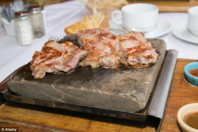 Restaurante nigeriano é fechado após polícia invadir local e descobrir que estabelecimento servia ca