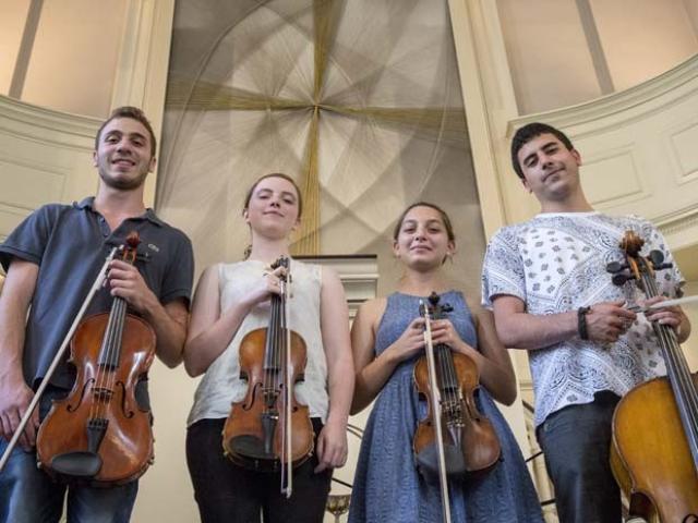 Jovens árabes e judeus usam música para promover harmonia em Israel