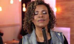 Nívea Soares apresenta nova música: O Senhor é Bom; Ouça aqui