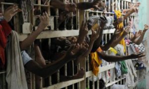 População carcerária do Brasil cresceu 74% em sete anos