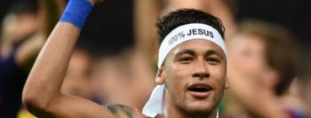 Faixa ‘100% Jesus” de Neymar causa polêmica na França, aponta jornal