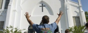 Charleston vive avivamento após mortes em igreja