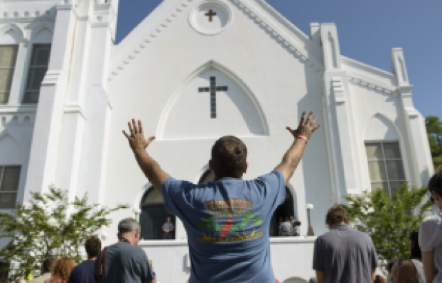 Charleston vive avivamento após mortes em igreja