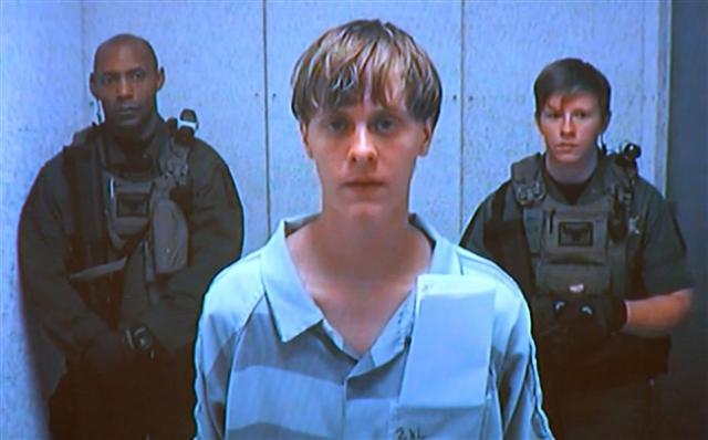 Familiares de vítimas perdoam assassino de Charleston no tribunal