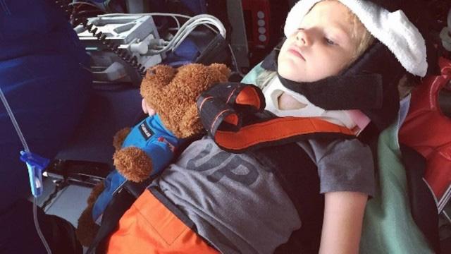 Menina de 5 anos pede socorro em estrada e salva mãe e irmão após acidente
