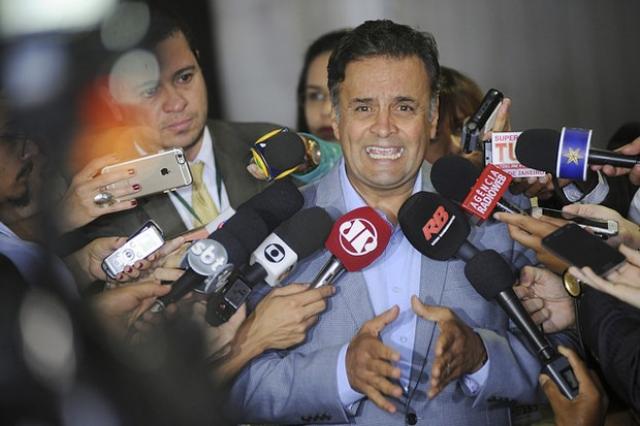 Aécio diz que perda do grau de investimento é ‘caos anunciado’