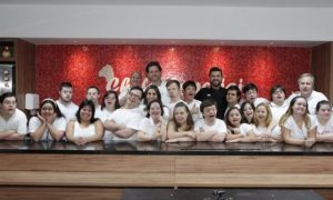Chefs Especiais foca em inclusão de jovens com Síndrome de Down por meio da gastronomia Chefs Especiais foca em inclusão de jovens com Síndrome de Down por meio da gastronomia