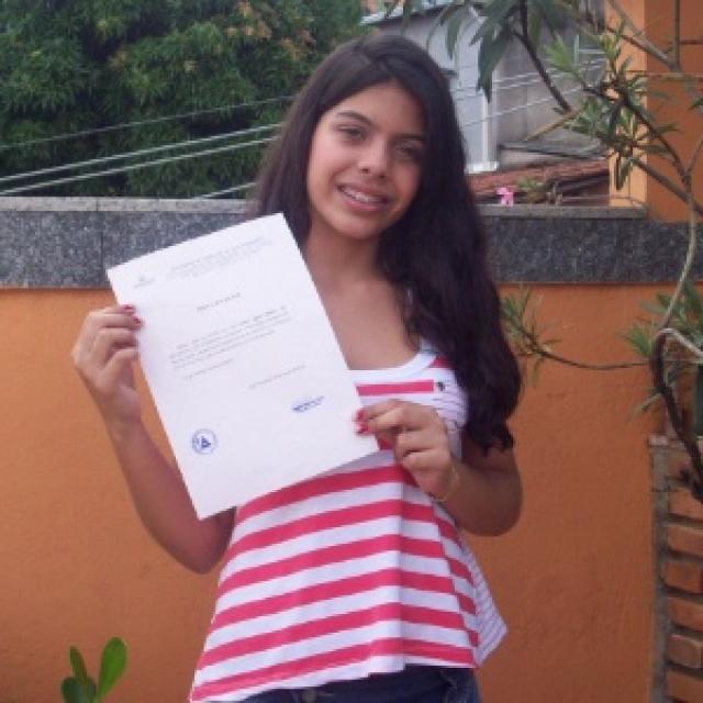 Aluna de escola pública, garota de 13 anos é aprovada em faculdade particular de MG