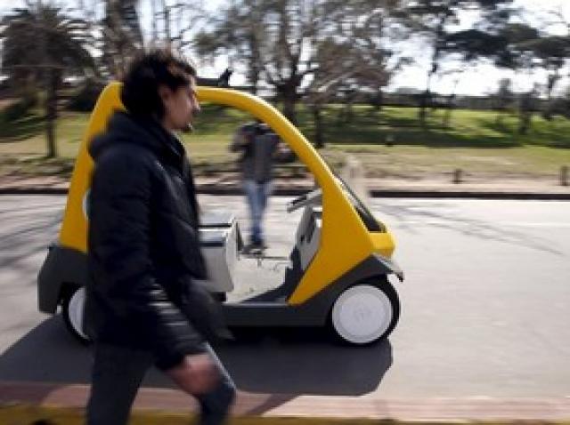 Argentinos testam protótipo de carro que dirige sozinho em Buenos Aires