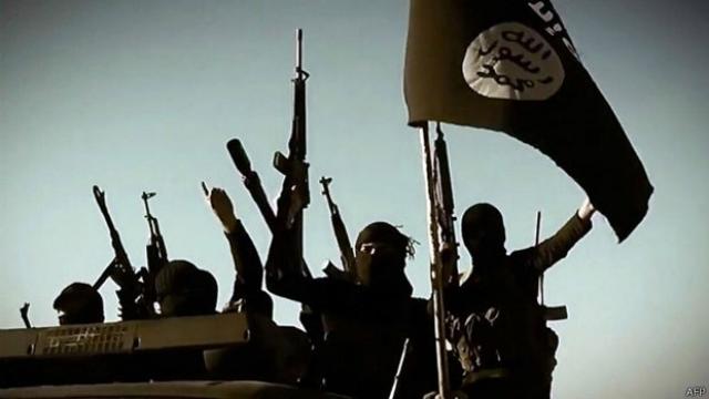 Rebeldes sírios treinados pelos EUA chegam à Síria para combater Estado Islâmico
