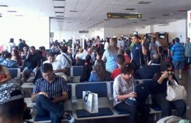Problema em pouso de avião atrasa voos no aeroporto de Goiânia