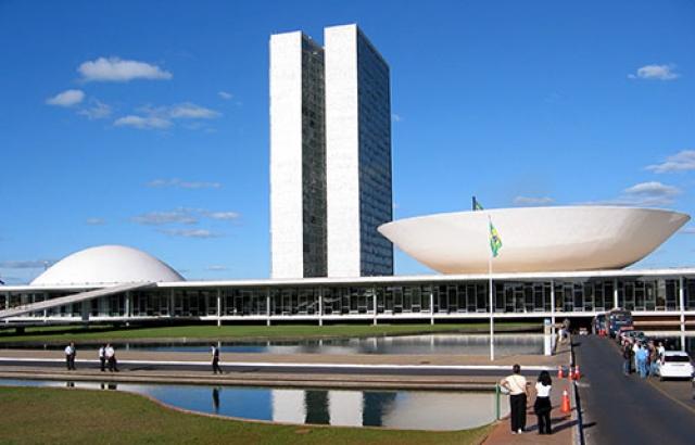 Governo conta votos para analisar vetos e dar sinal ao mercado