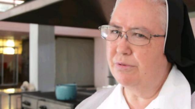 Freira vira estrela de versão mexicana de MasterChef