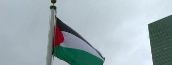 Bandeira palestina é hasteada na ONU pela primeira vez