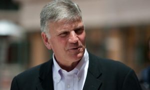 Franklin Graham afirma que a mídia americana ataca os cristãos