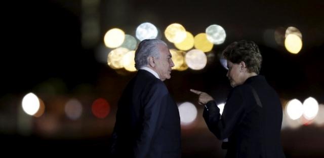 Dilma teve de fazer apelo a Temer para comparecer ao anúncio do ministério