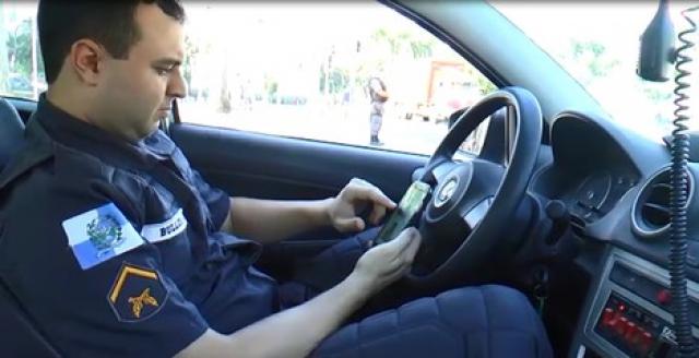 PM proíbe uso de smartphones por policiais em patrulhamento no Rio