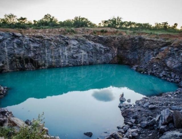 “Lagoa Azul” atrai turistas e intriga autoridades no Piauí